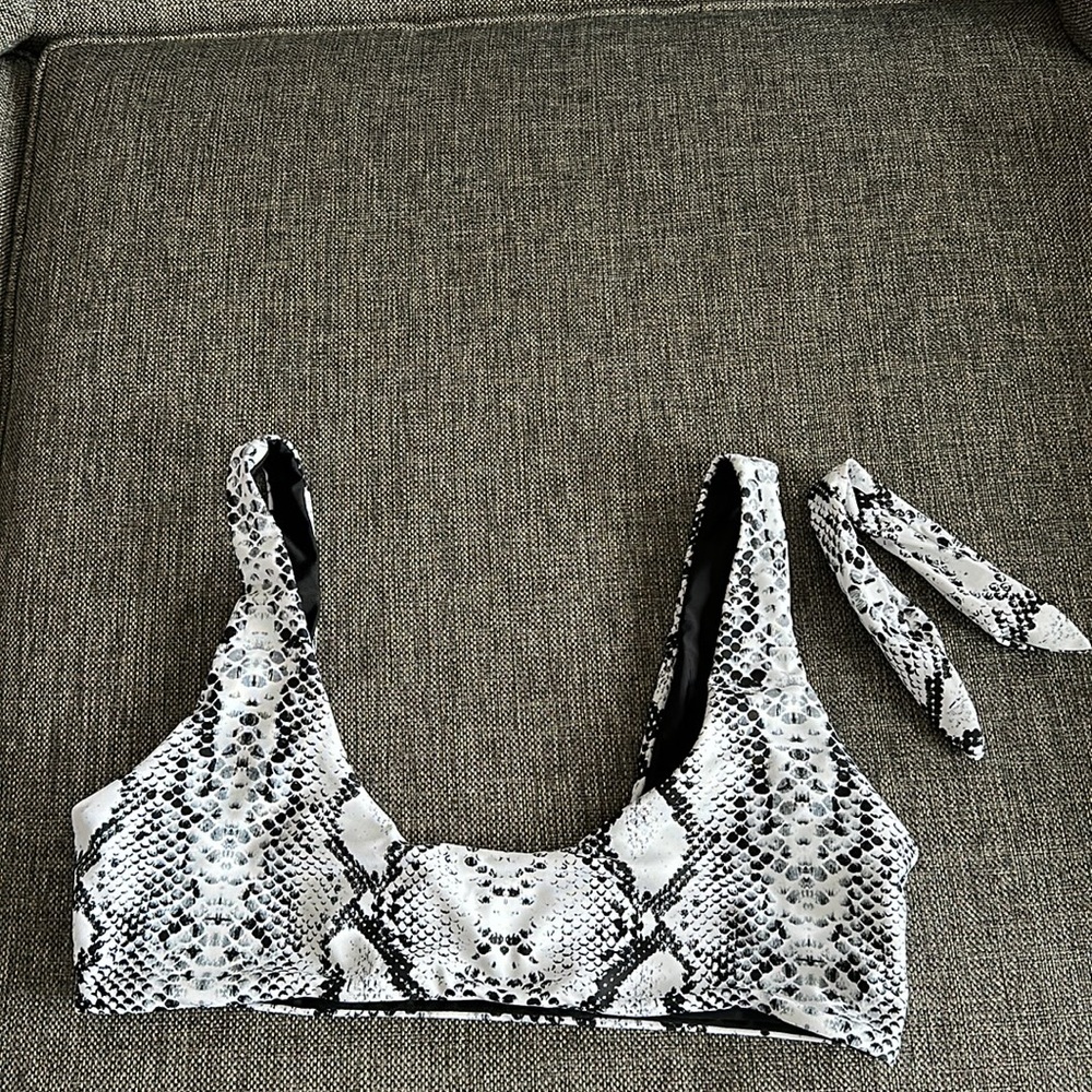 Snake skin bathing suit top. Size 8. Worn once, great condition. - Picture 2 of 3